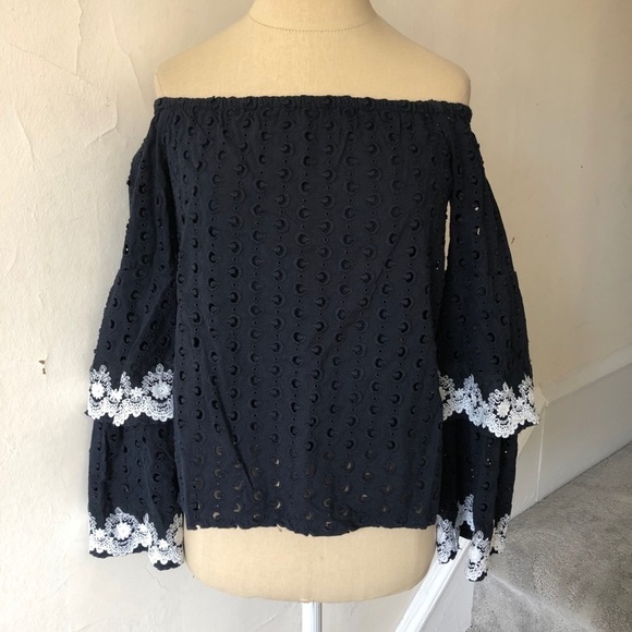 Bailey 44 Eyelet Phlox Tiered Bell Sleeve Top EUC - Picture 2 of 9